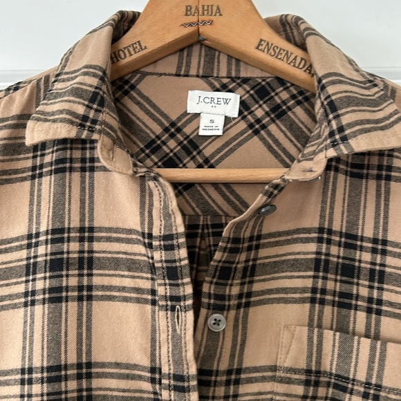 J Crew Plaid Fitted Blouse w Pocket Tan & Black Fall '23 Style - Picture 5 of 14